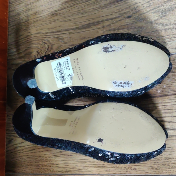 Black sequined Le Chateau peep-toe heels - Picture 4 of 5